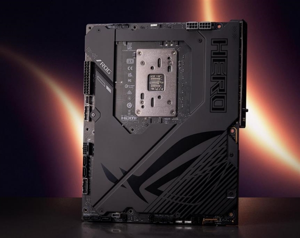 lock the ROG Lab」震撼科隆游戏展PG麻将胡了网站入口释放巅峰战力！ROG「Un(图4)